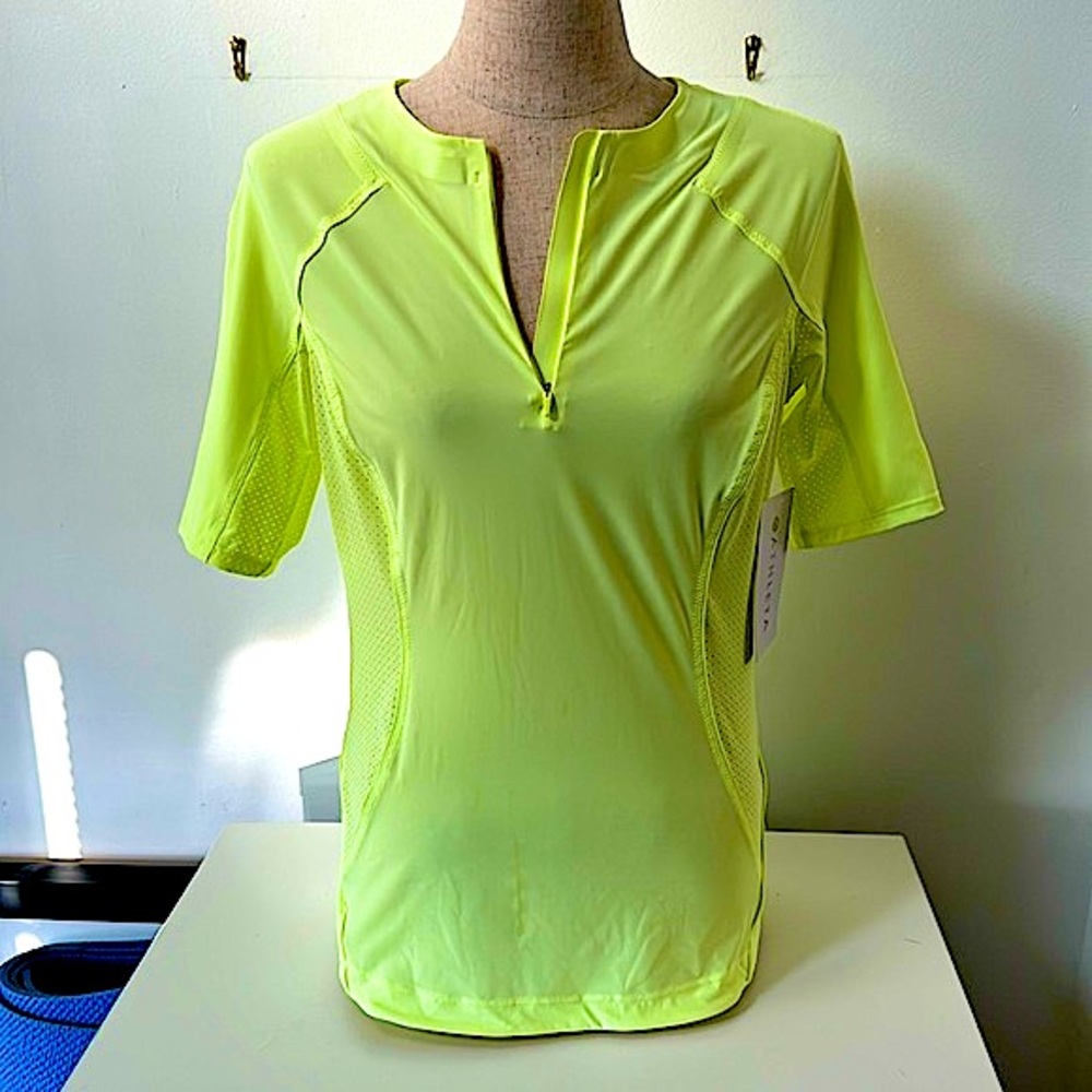 NWT !! ATHLETA Pacifica II Tee Rashguard Top